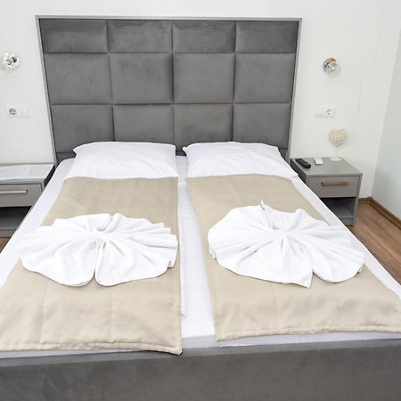 יאיצי Motel Plaza מראה חיצוני תמונה
