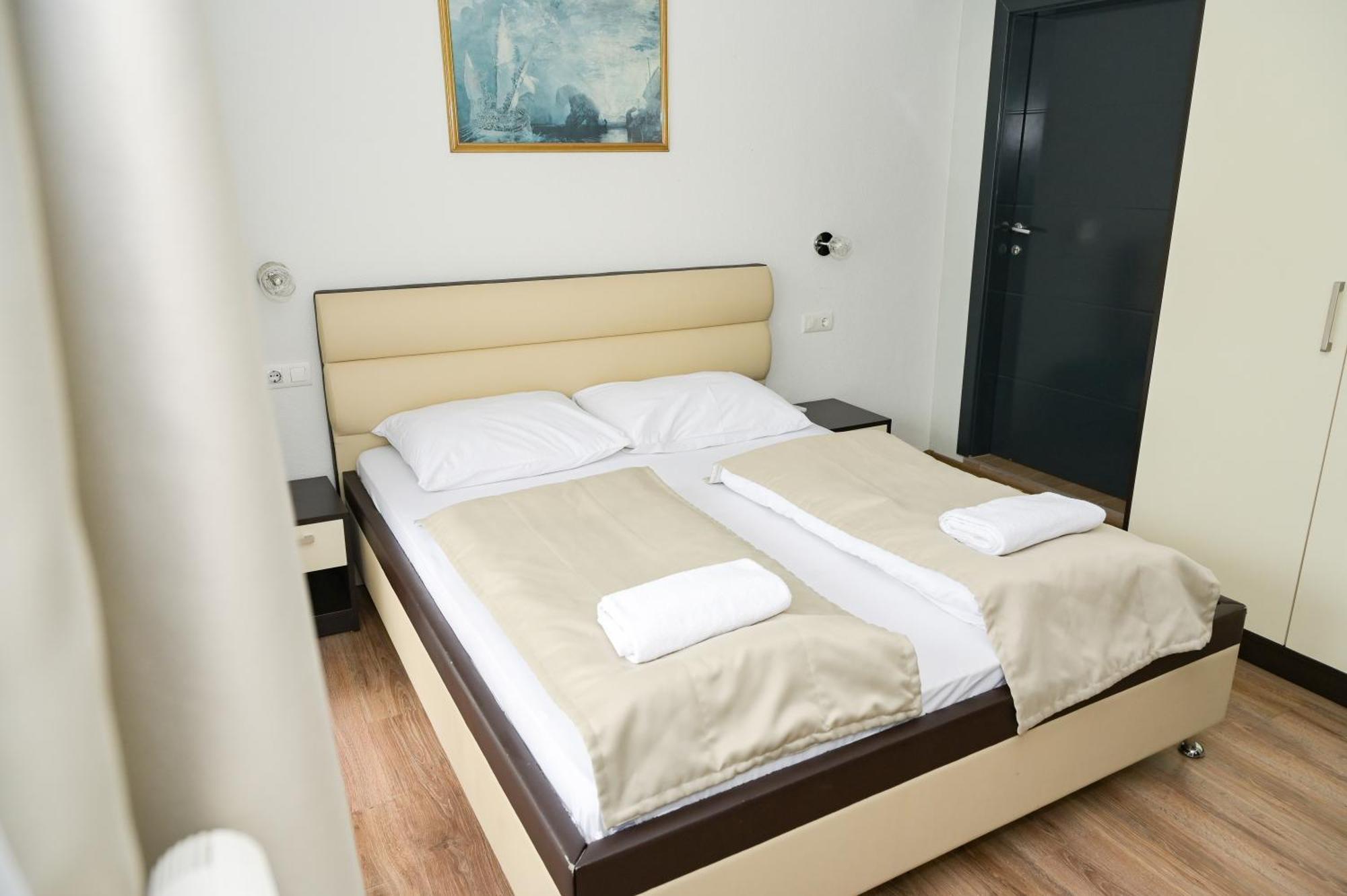 יאיצי Motel Plaza מראה חיצוני תמונה