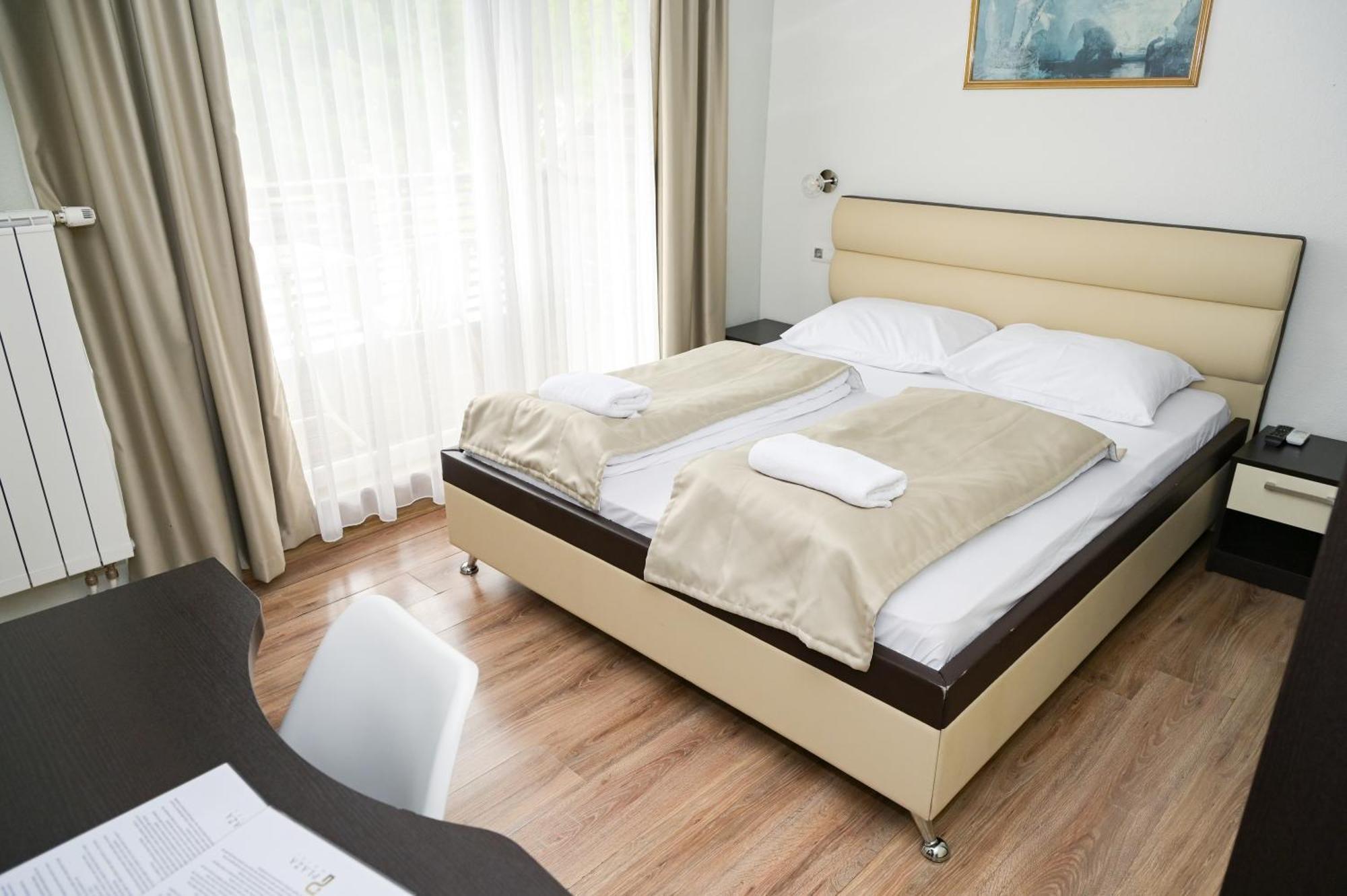 יאיצי Motel Plaza מראה חיצוני תמונה