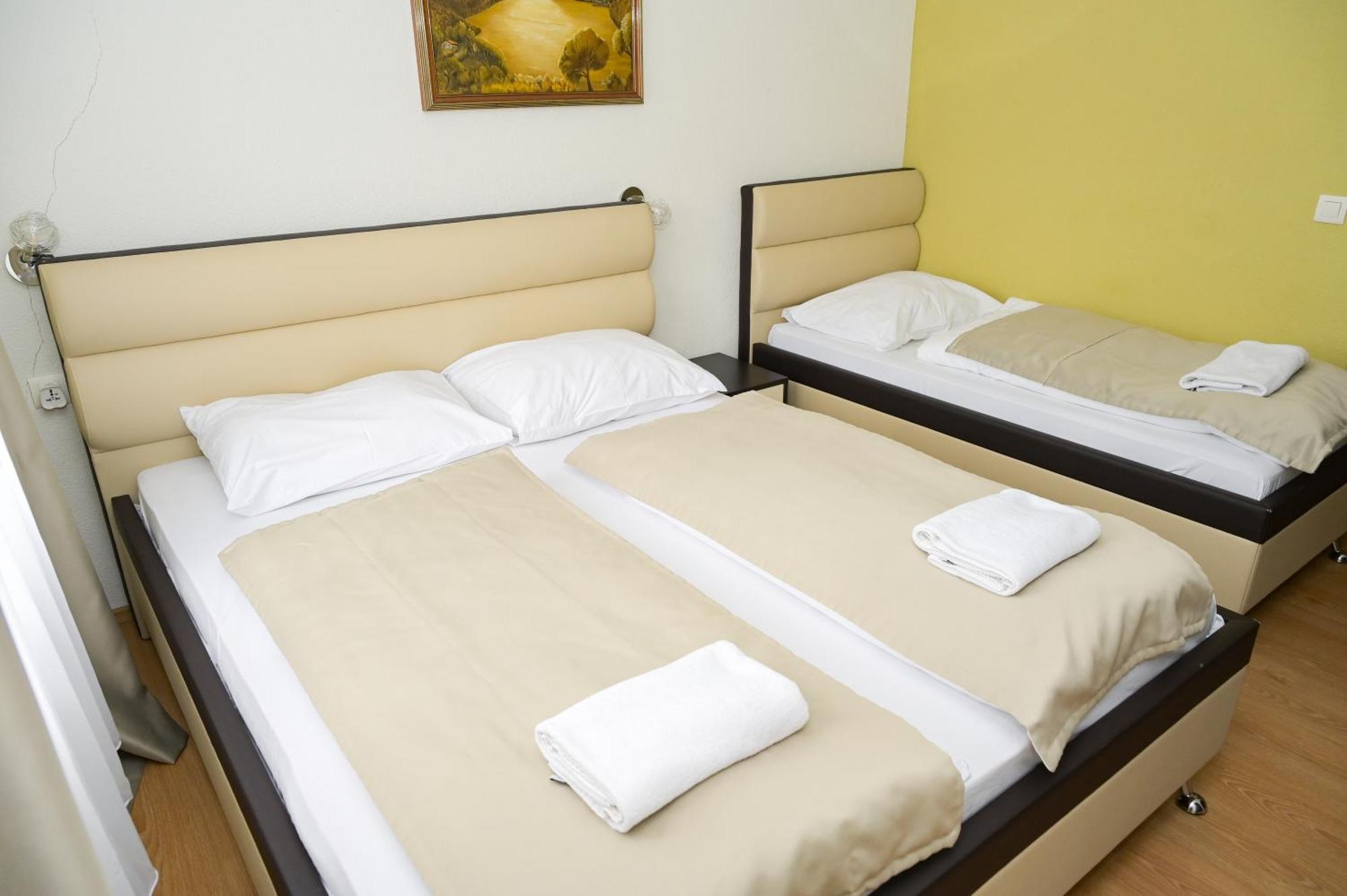 יאיצי Motel Plaza מראה חיצוני תמונה