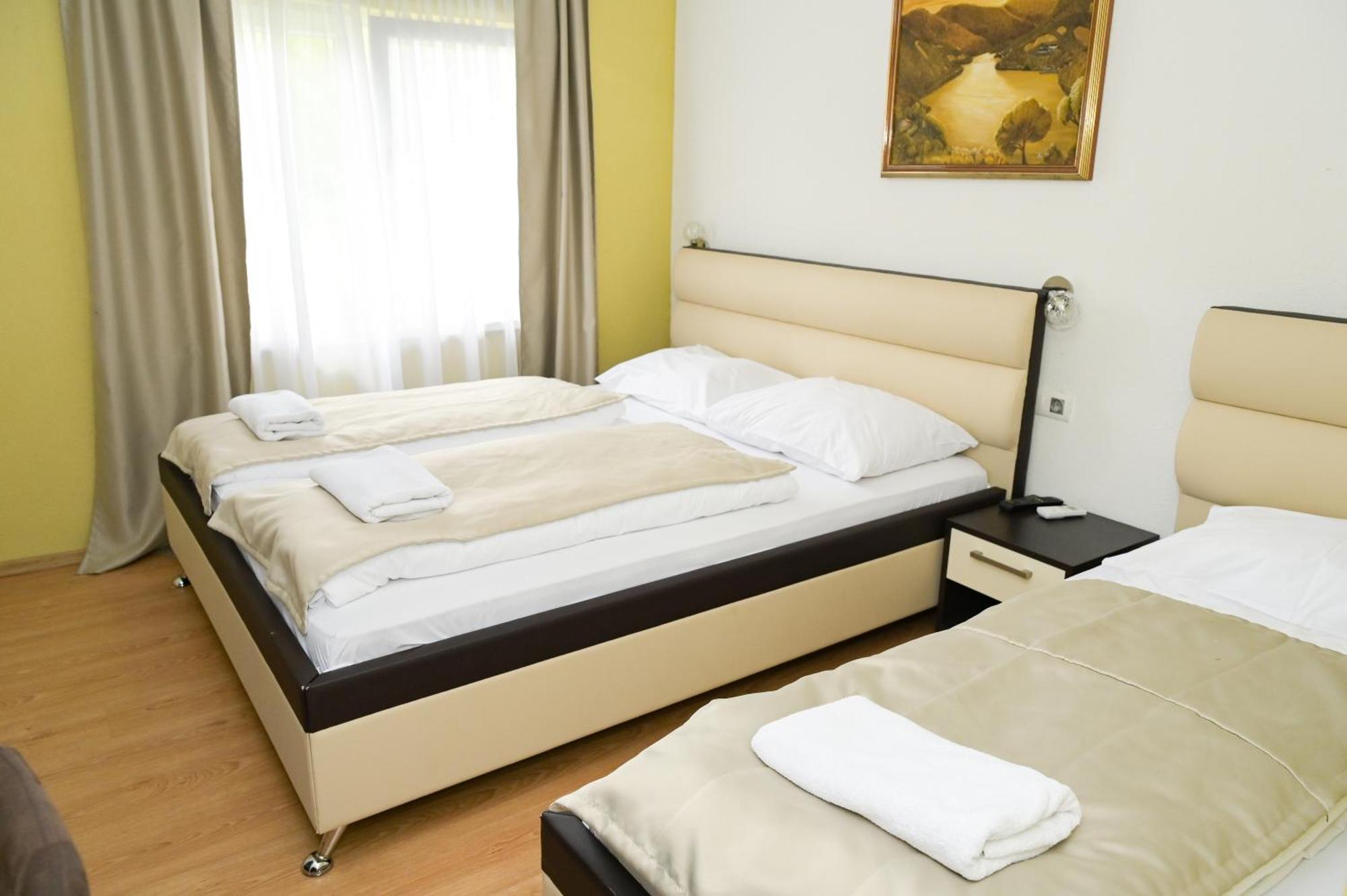 יאיצי Motel Plaza מראה חיצוני תמונה