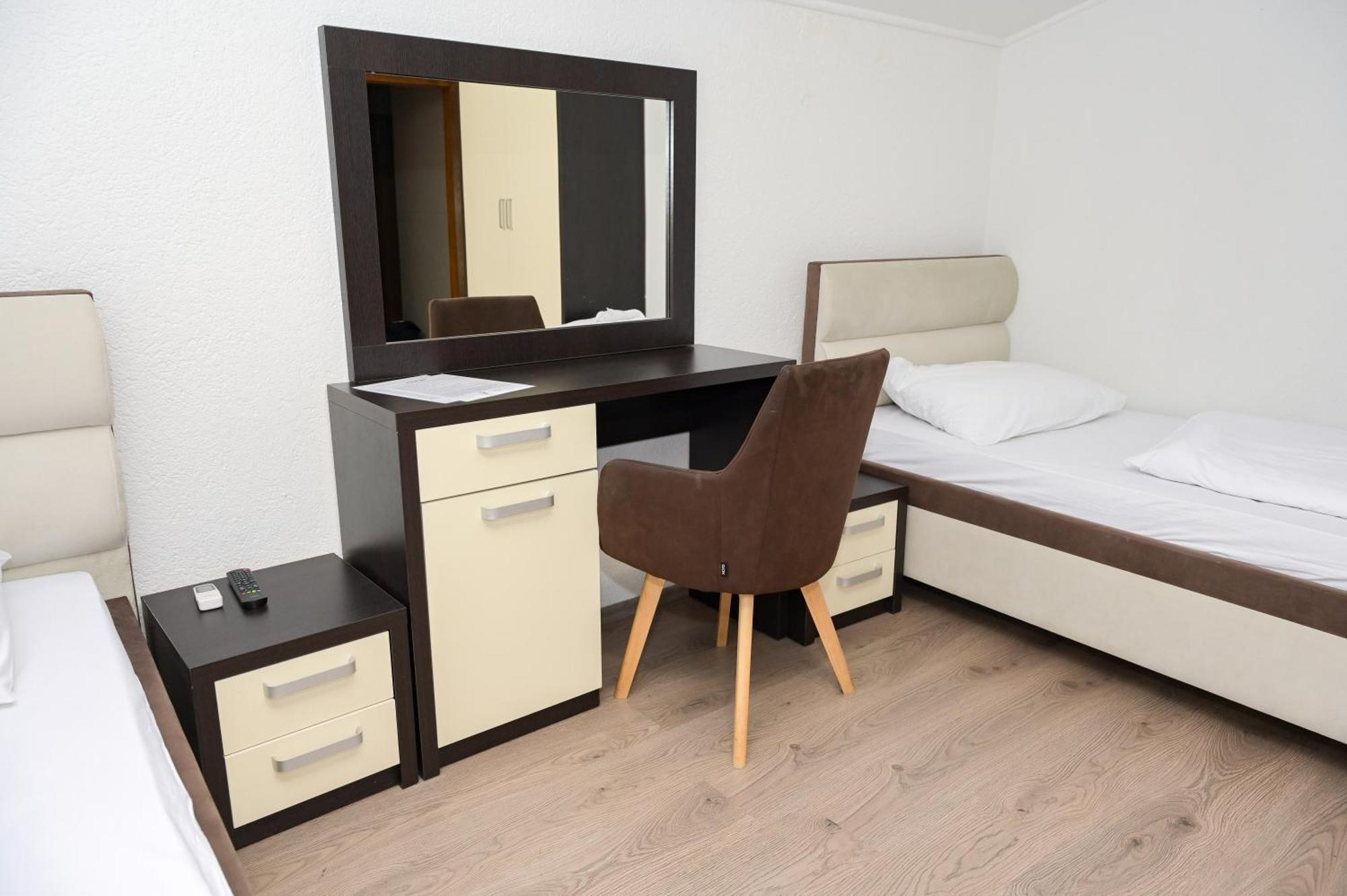 יאיצי Motel Plaza מראה חיצוני תמונה