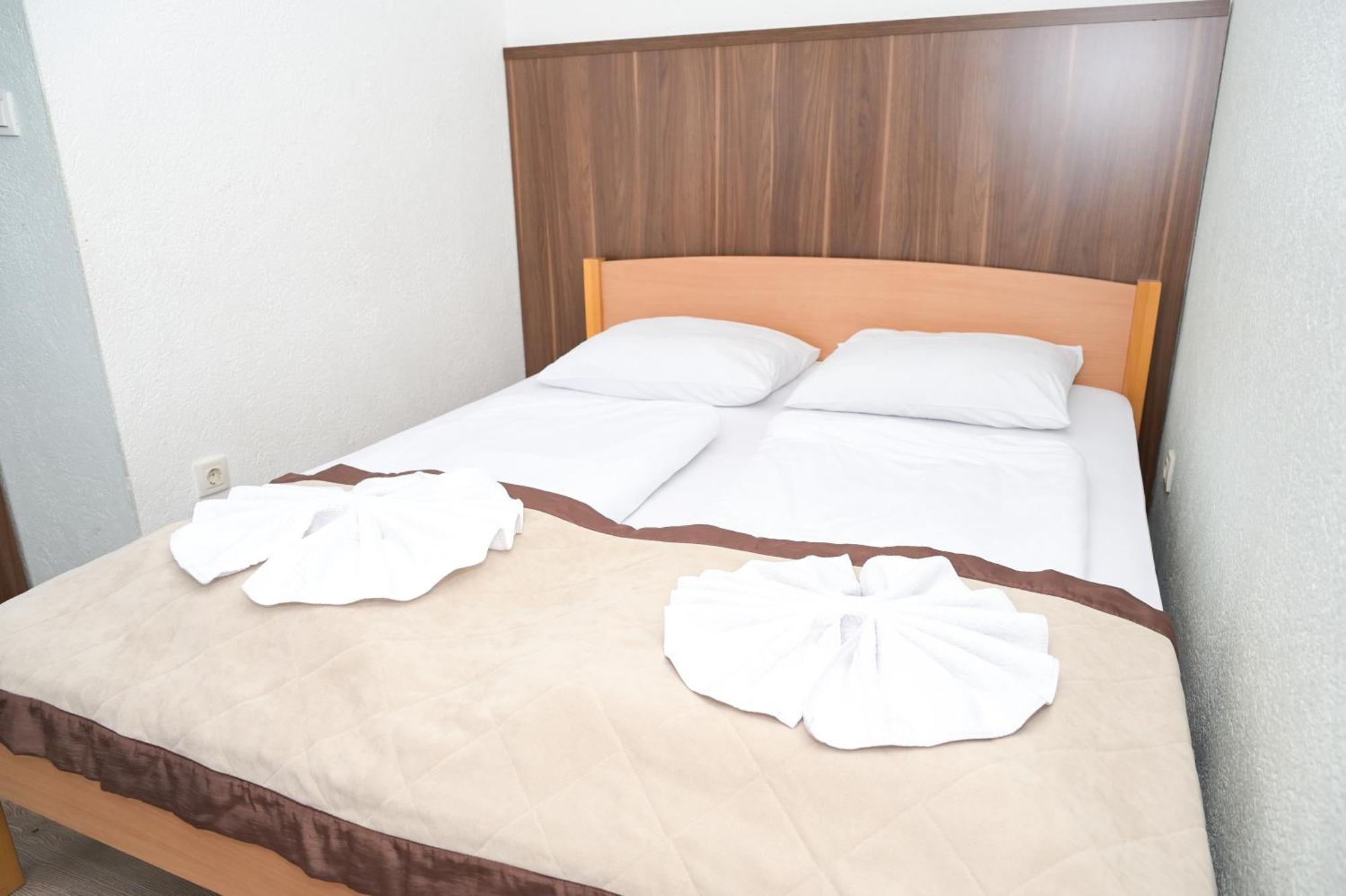 יאיצי Motel Plaza מראה חיצוני תמונה