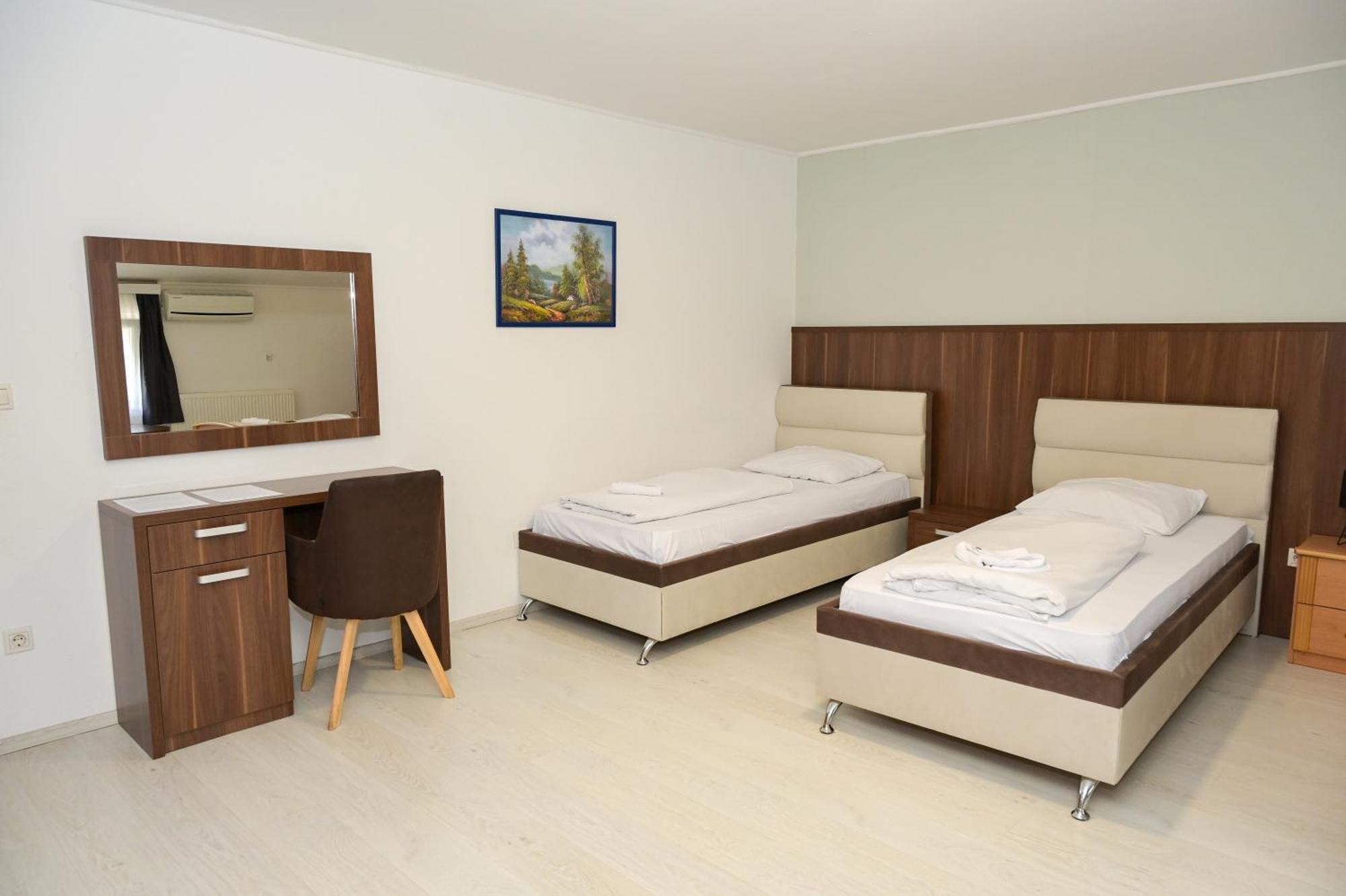 יאיצי Motel Plaza מראה חיצוני תמונה
