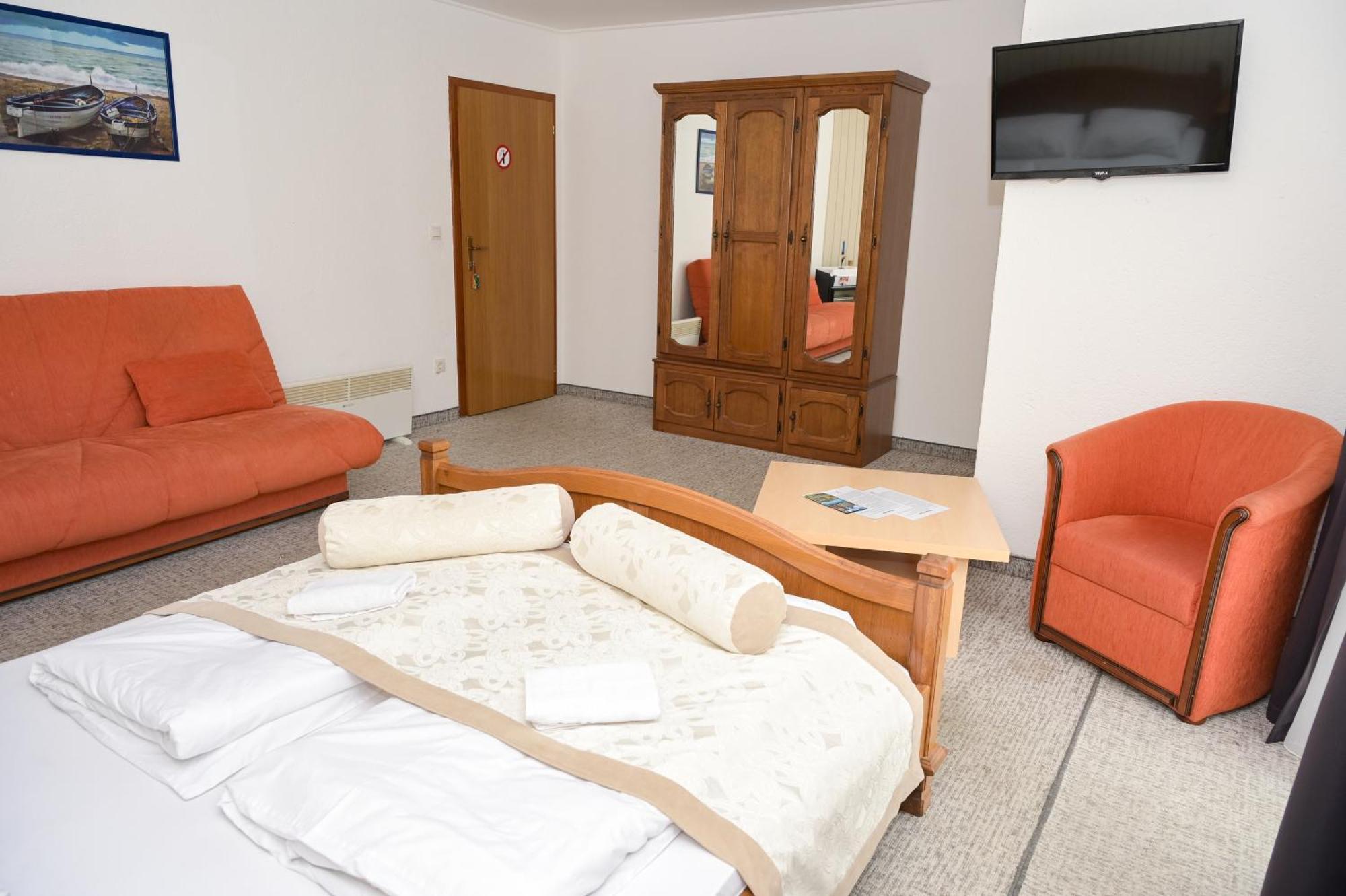 יאיצי Motel Plaza מראה חיצוני תמונה