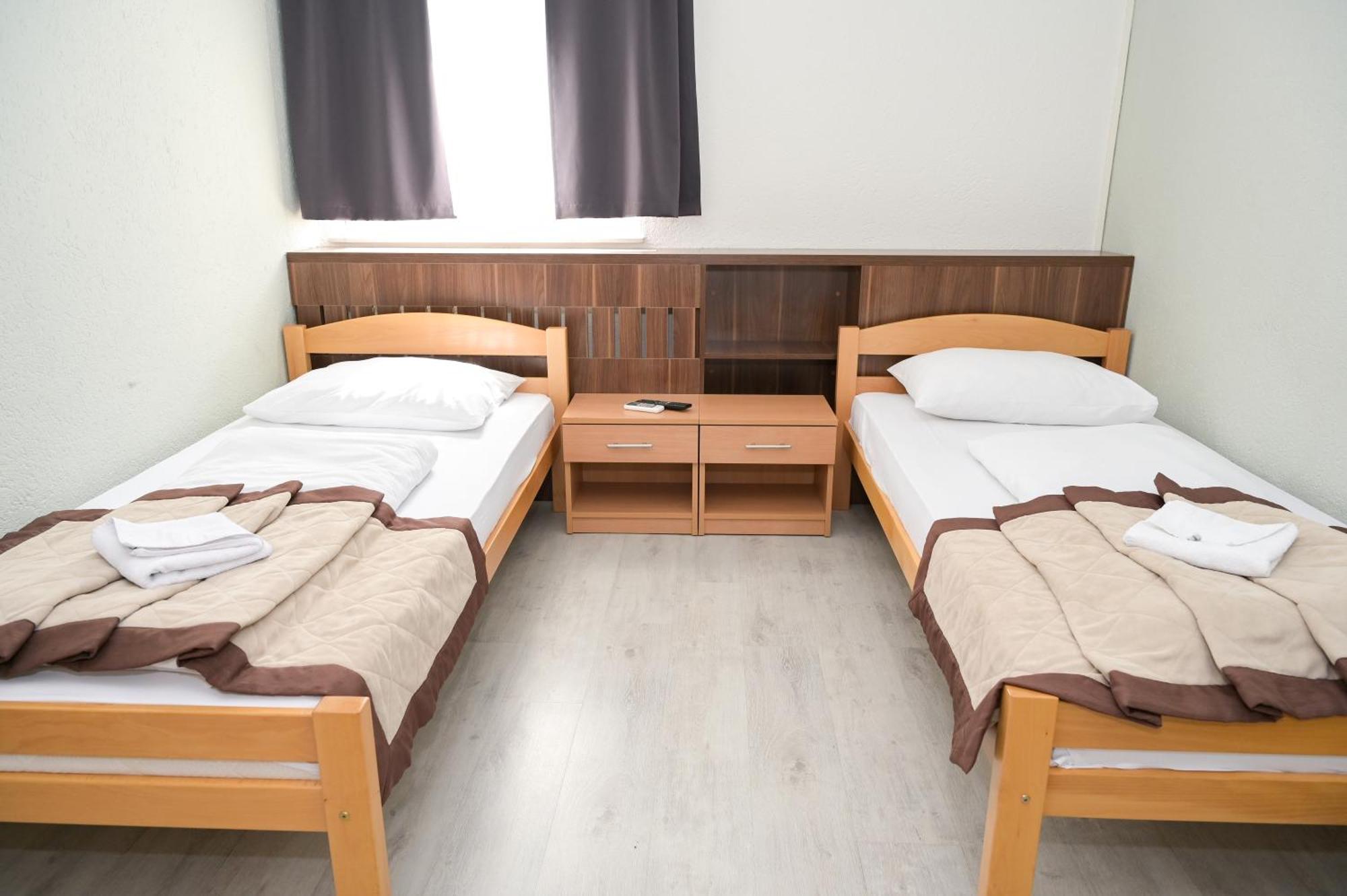 יאיצי Motel Plaza מראה חיצוני תמונה