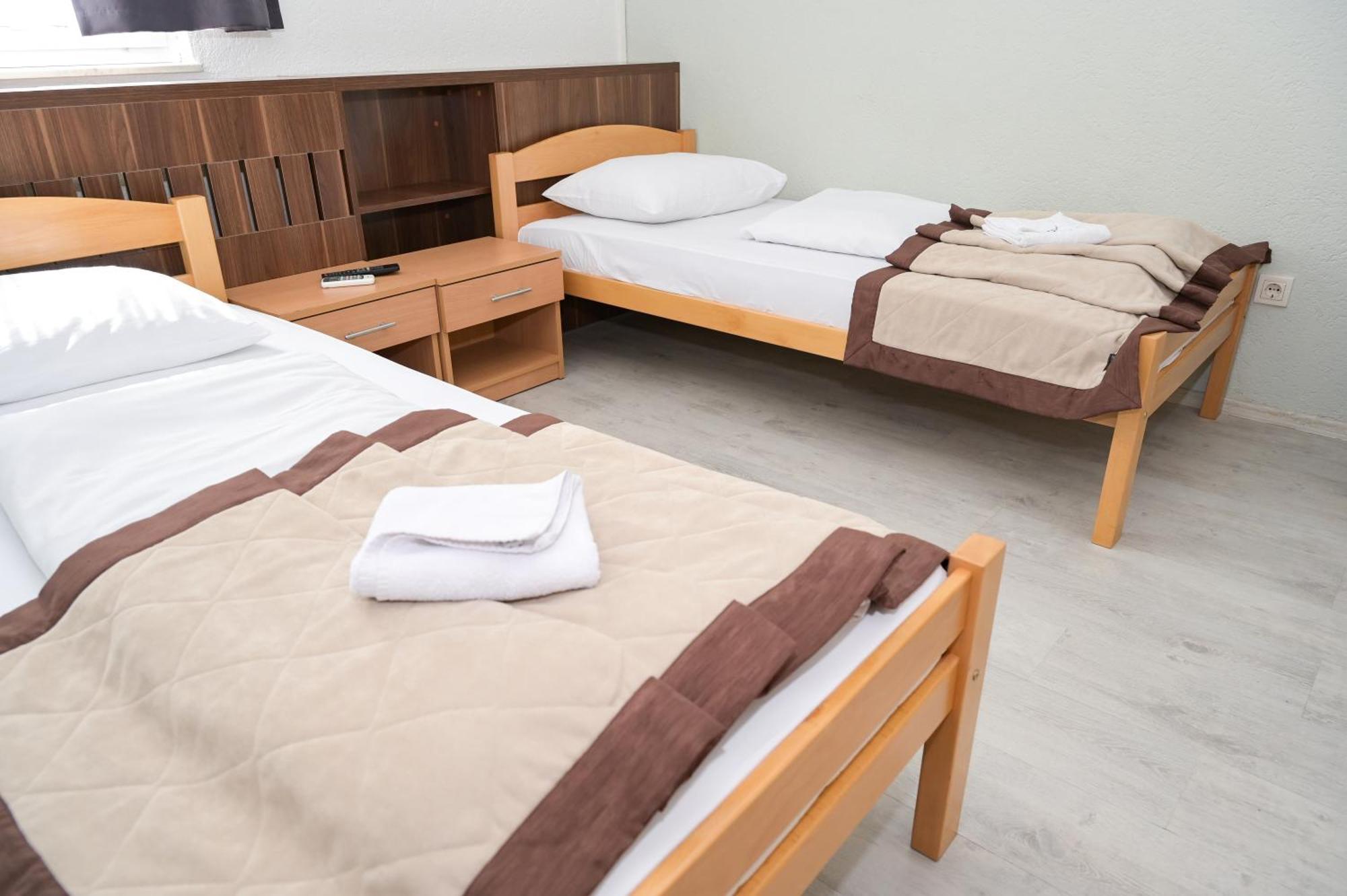 יאיצי Motel Plaza מראה חיצוני תמונה