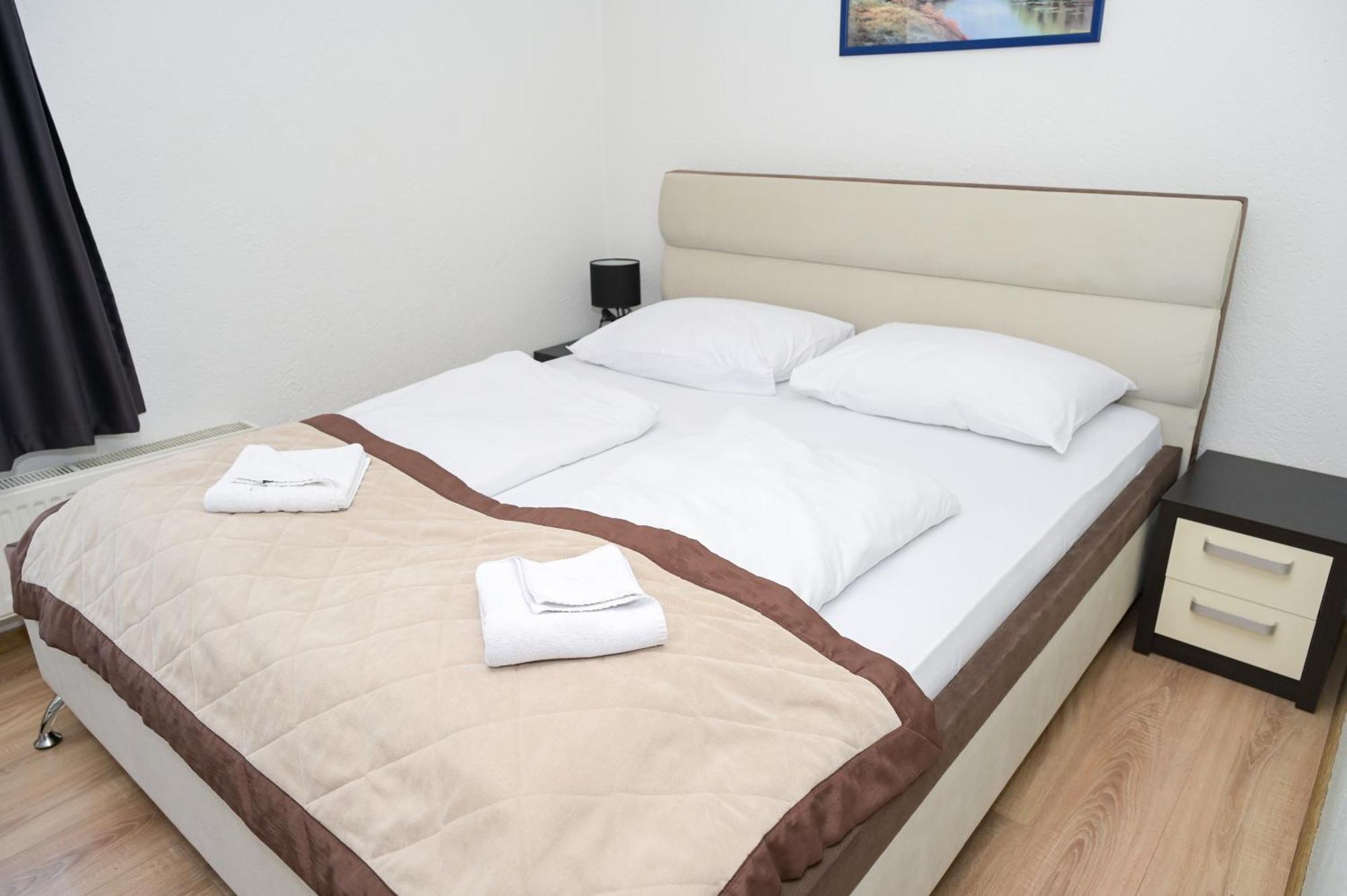 יאיצי Motel Plaza מראה חיצוני תמונה