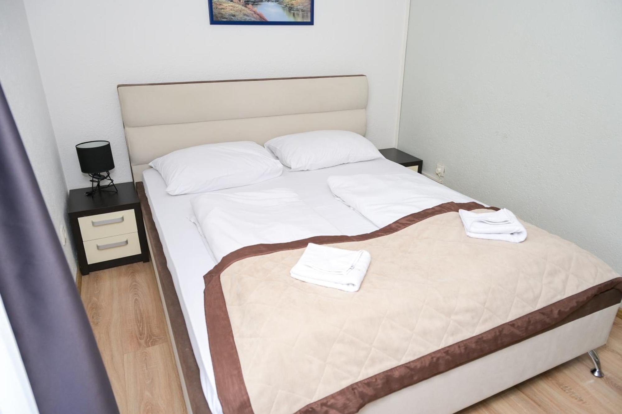 יאיצי Motel Plaza מראה חיצוני תמונה